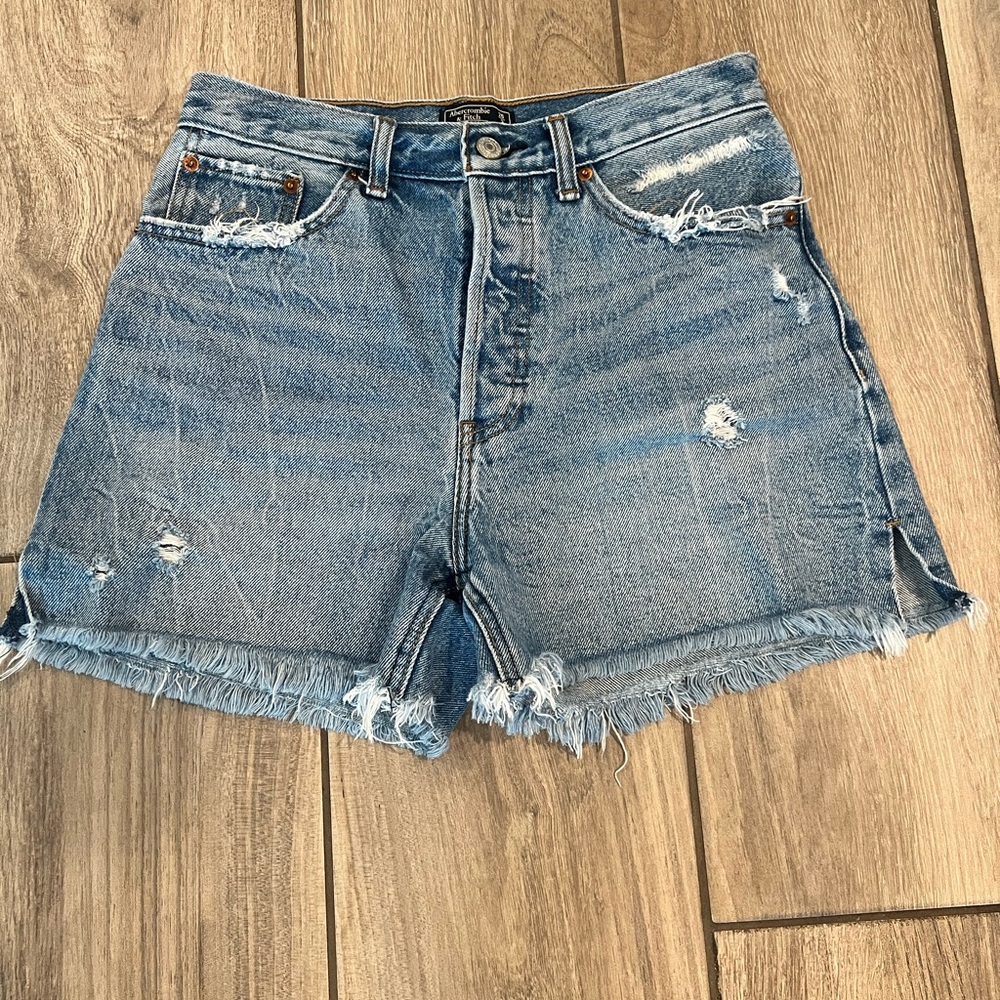 Abercrombie & Fitch high-rise 4 inch shorts